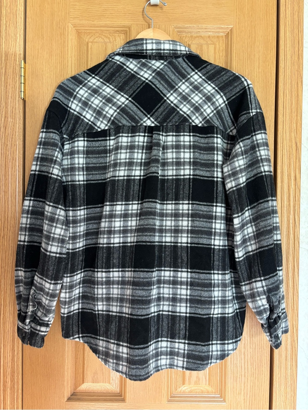 Ardene Black & White Oversized Plaid Button-Down Shirt - Picture 3 of 14